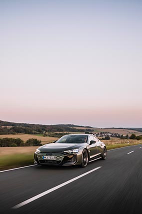 2025 Audi RS E-Tron GT Performance phone wallpaper thumbnail.