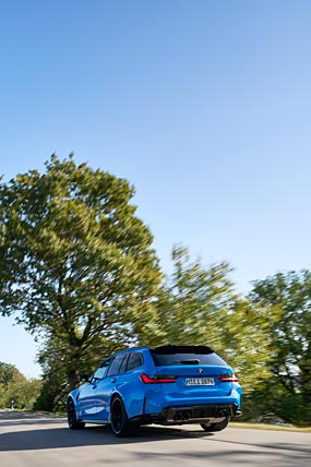 2025 BMW M3 Competition phone wallpaper thumbnail.