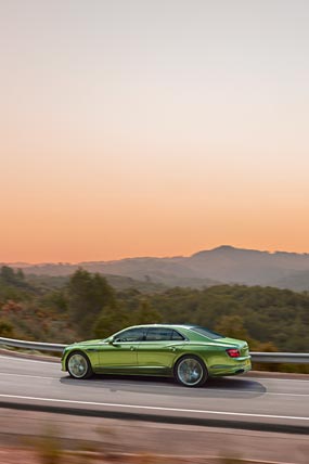 2025 Bentley Flying Spur Speed phone wallpaper thumbnail.