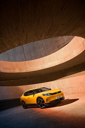 2025 Ford Capri phone wallpaper thumbnail.