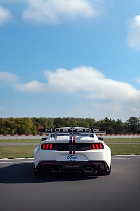 2025 Ford Mustang GTD Spirit of America phone wallpaper thumbnail.