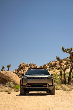 2024 Jeep Wagoneer S Trailhawk Concept phone wallpaper thumbnail.