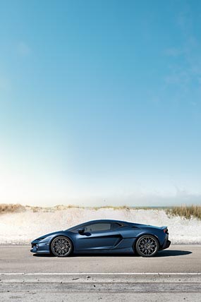 2025 Lamborghini Temerario phone wallpaper thumbnail.