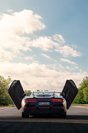 2025 Maserati GT2 Stradale phone wallpaper thumbnail.