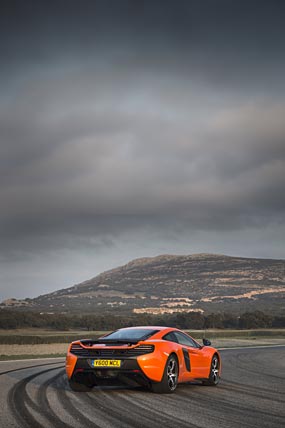 2015 McLaren 650S phone wallpaper thumbnail.