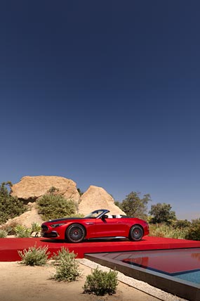 2025 Mercedes-Maybach SL Monogram phone wallpaper thumbnail.