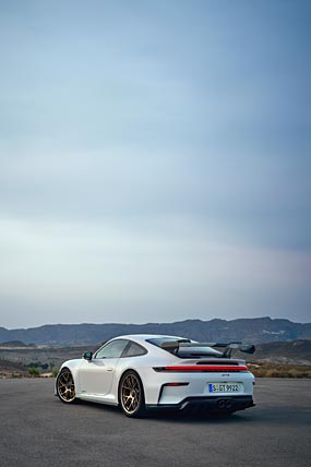 2025 Porsche 911 GT3 phone wallpaper thumbnail.