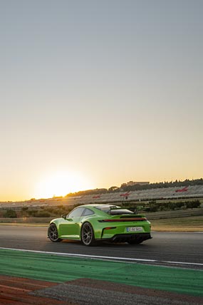 2025 Porsche 911 GT3 phone wallpaper thumbnail.