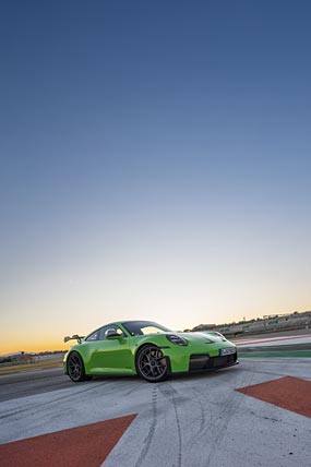 2025 Porsche 911 GT3 phone wallpaper thumbnail.