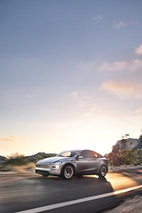 2025 Tesla Model Y phone wallpaper thumbnail.