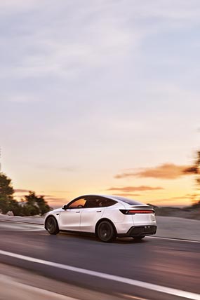 2025 Tesla Model Y phone wallpaper thumbnail.