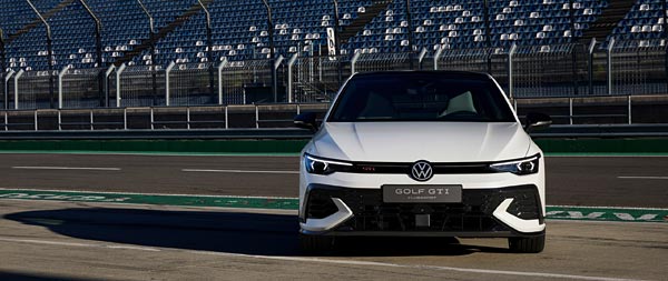 2025 Volkswagen Golf GTI Clubsport super ultrawide wallpaper thumbnail.
