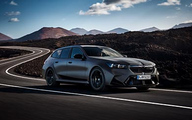 2025 BMW M5 Touring wallpaper thumbnail.