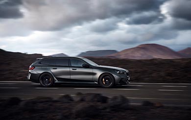 2025 BMW M5 Touring wallpaper thumbnail.