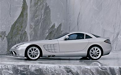 2004 Mercedes-Benz McLaren SLR wallpaper thumbnail.