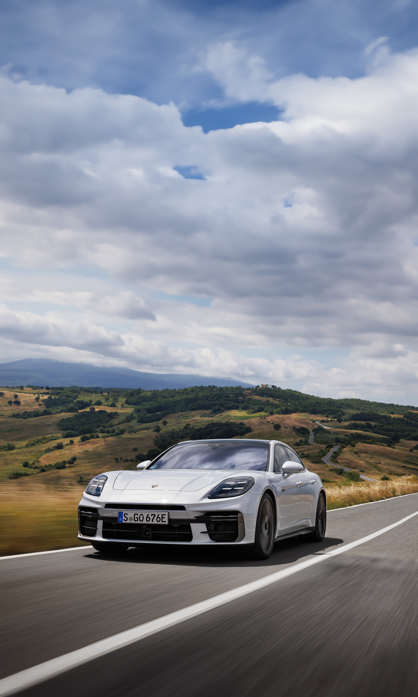  2025 Porsche Panamera Turbo S E-Hybrid Wallpaper.