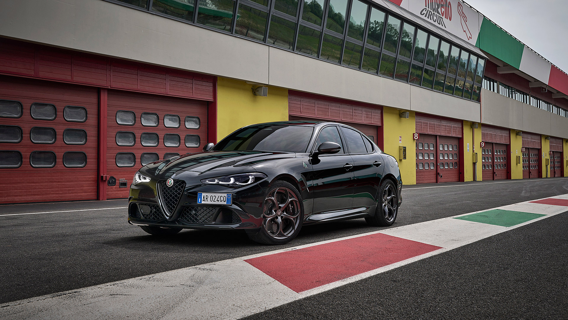  2024 Alfa Romeo Giulia Quadrifoglio Super Sport Wallpaper.