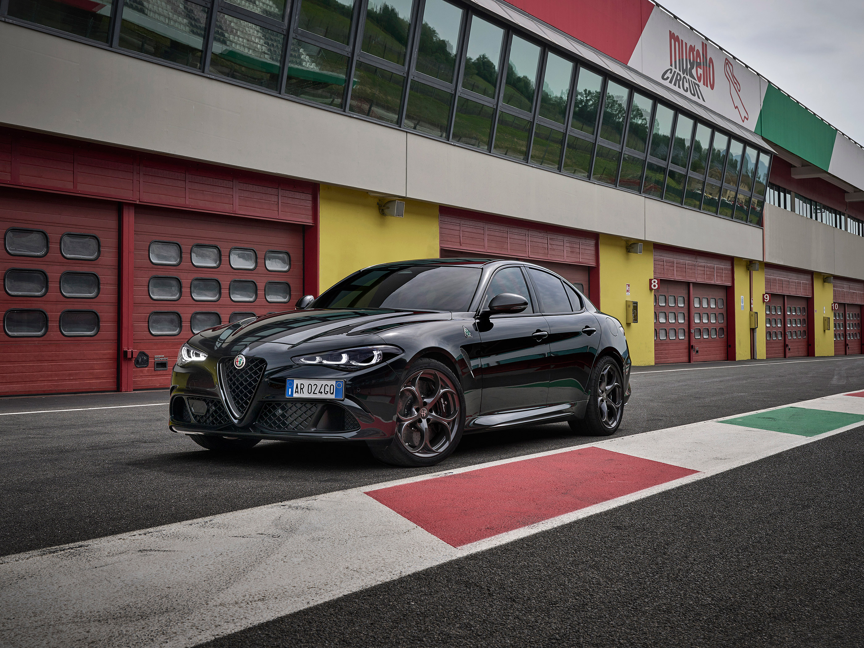  2024 Alfa Romeo Giulia Quadrifoglio Super Sport Wallpaper.