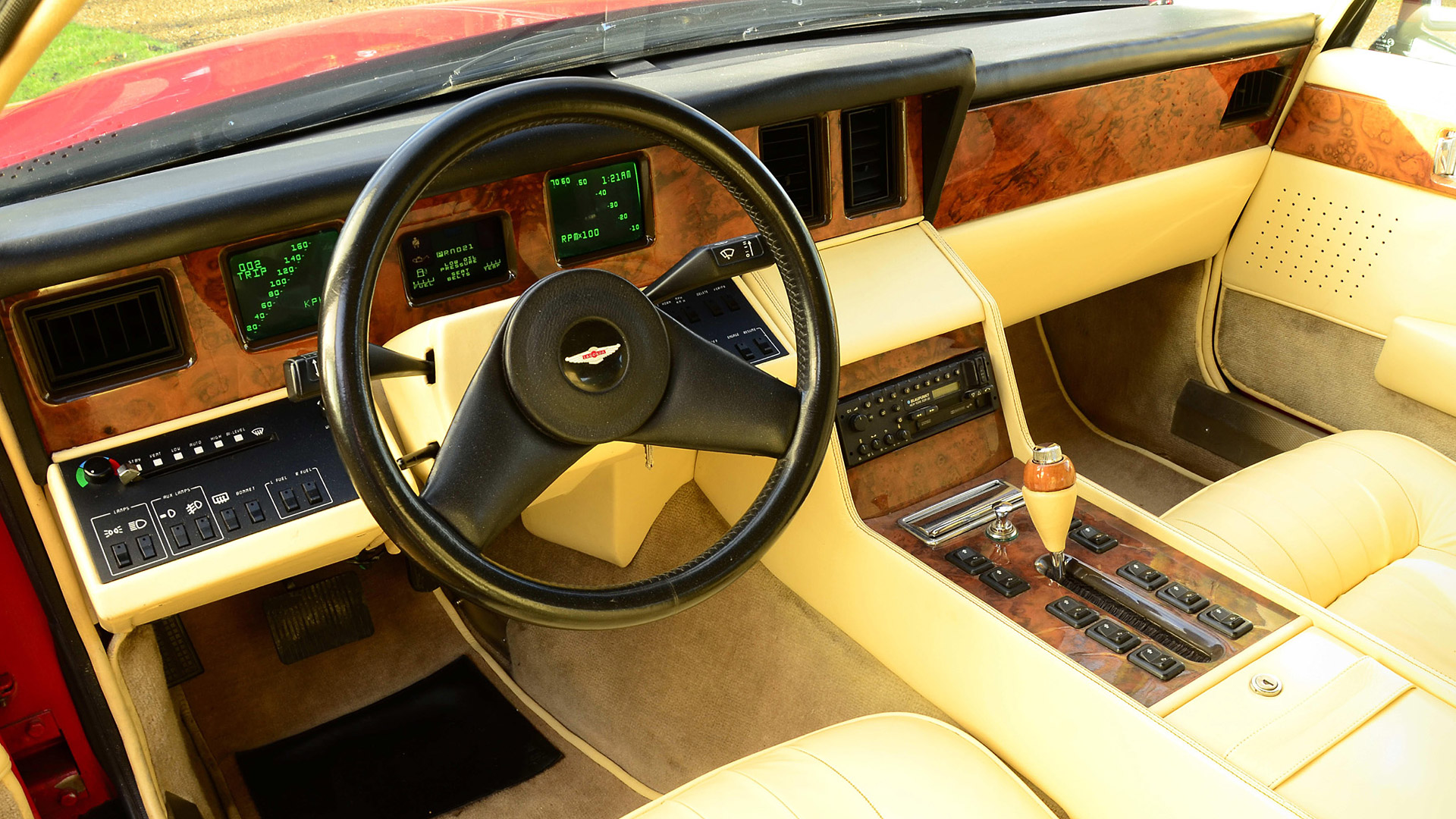  1976 Aston Martin Lagonda Wallpaper.