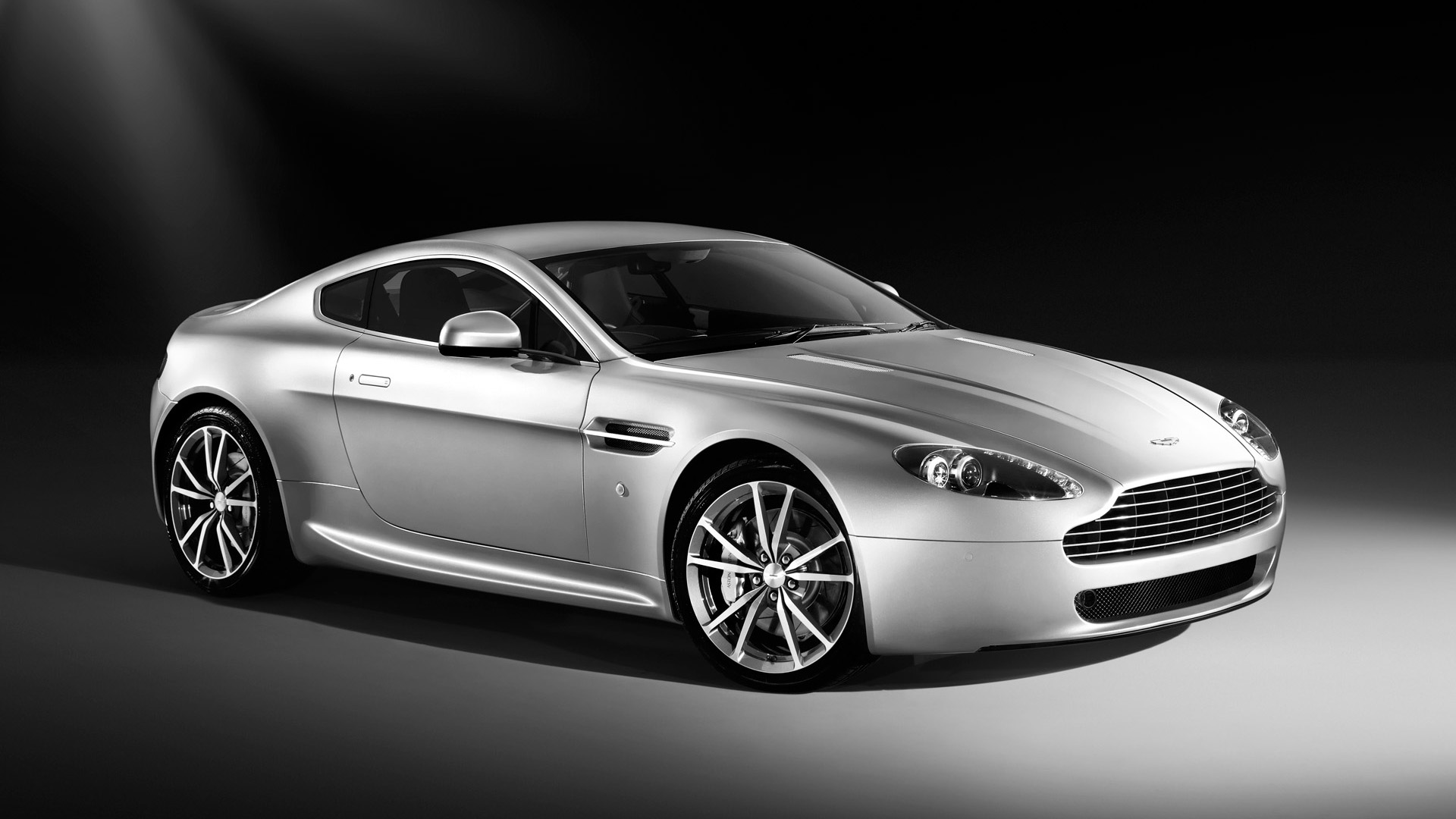  2010 Aston Martin V8 Vantage Wallpaper.