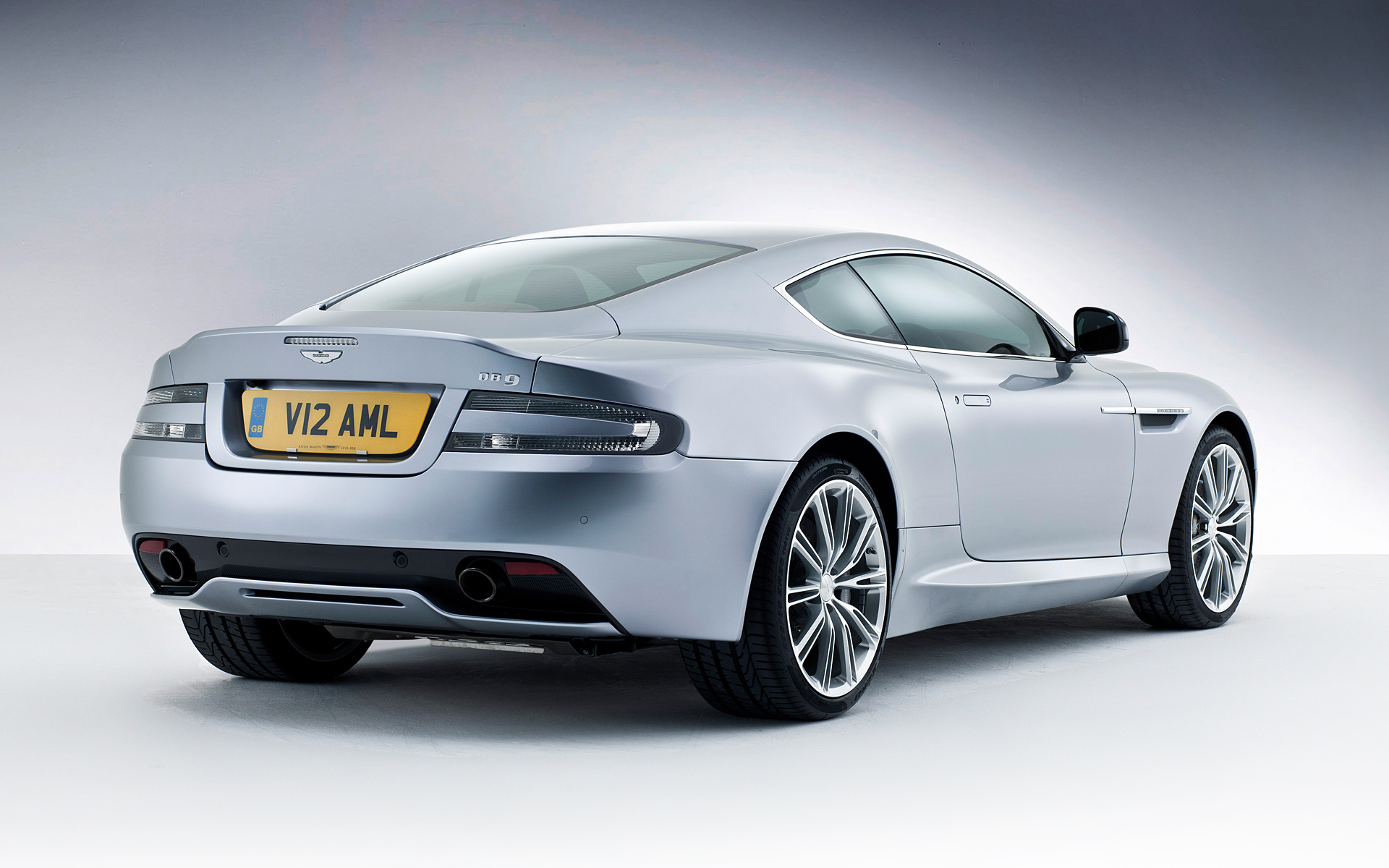  2013 Aston Martin DB9 Wallpaper.