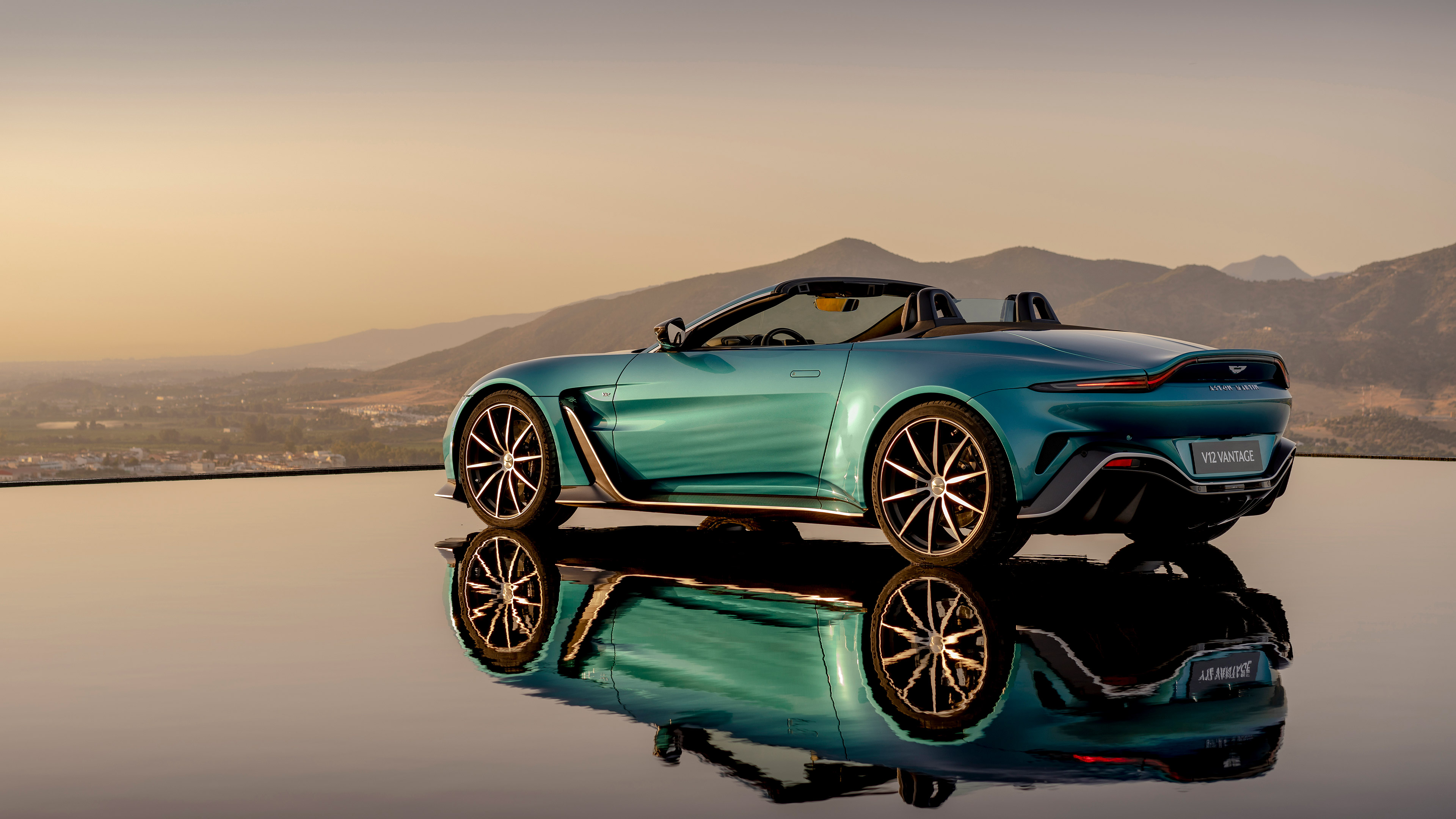 Скоростной катер Aston Martin am37s