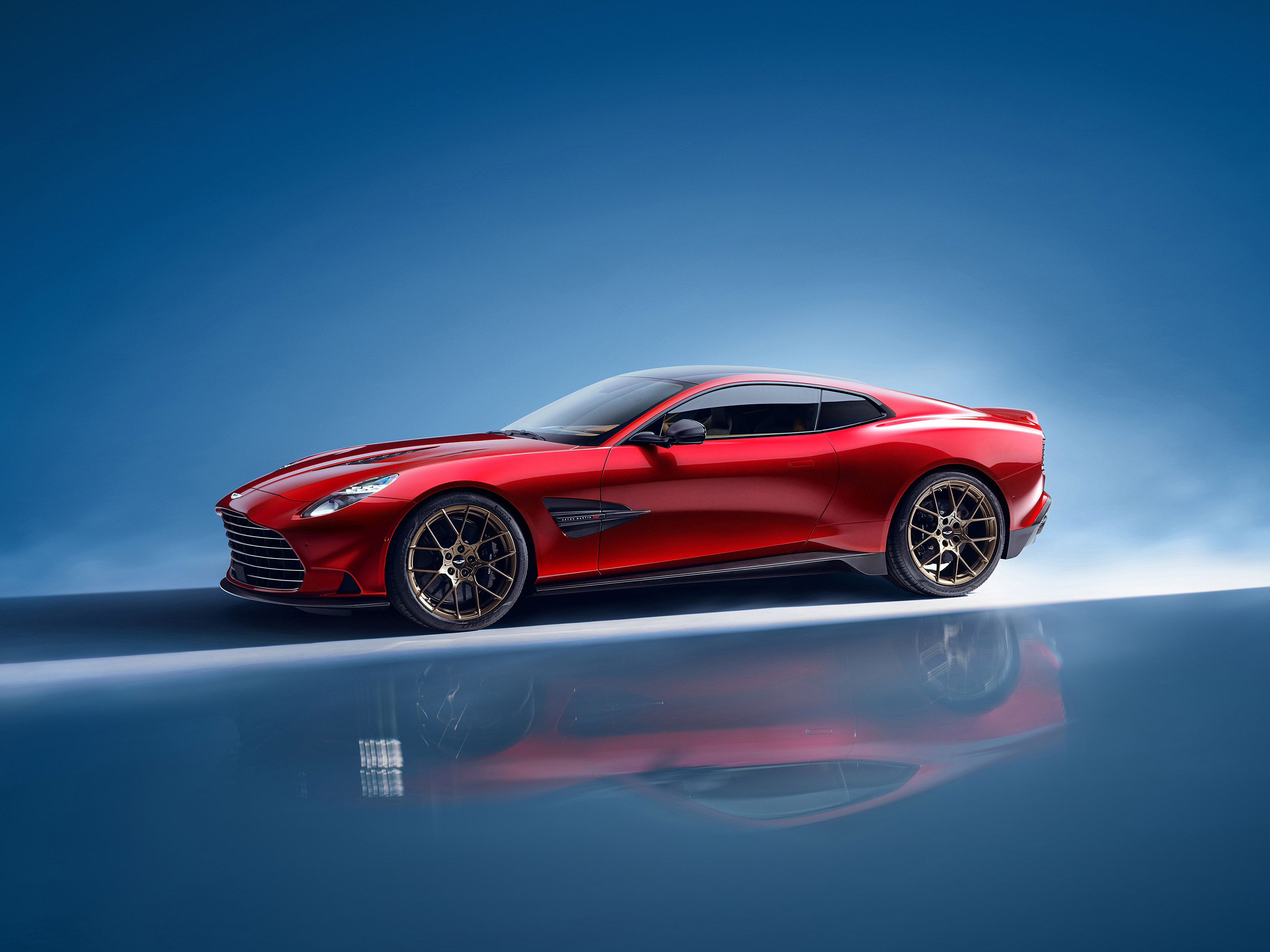  2025 Aston Martin Vanquish Wallpaper.