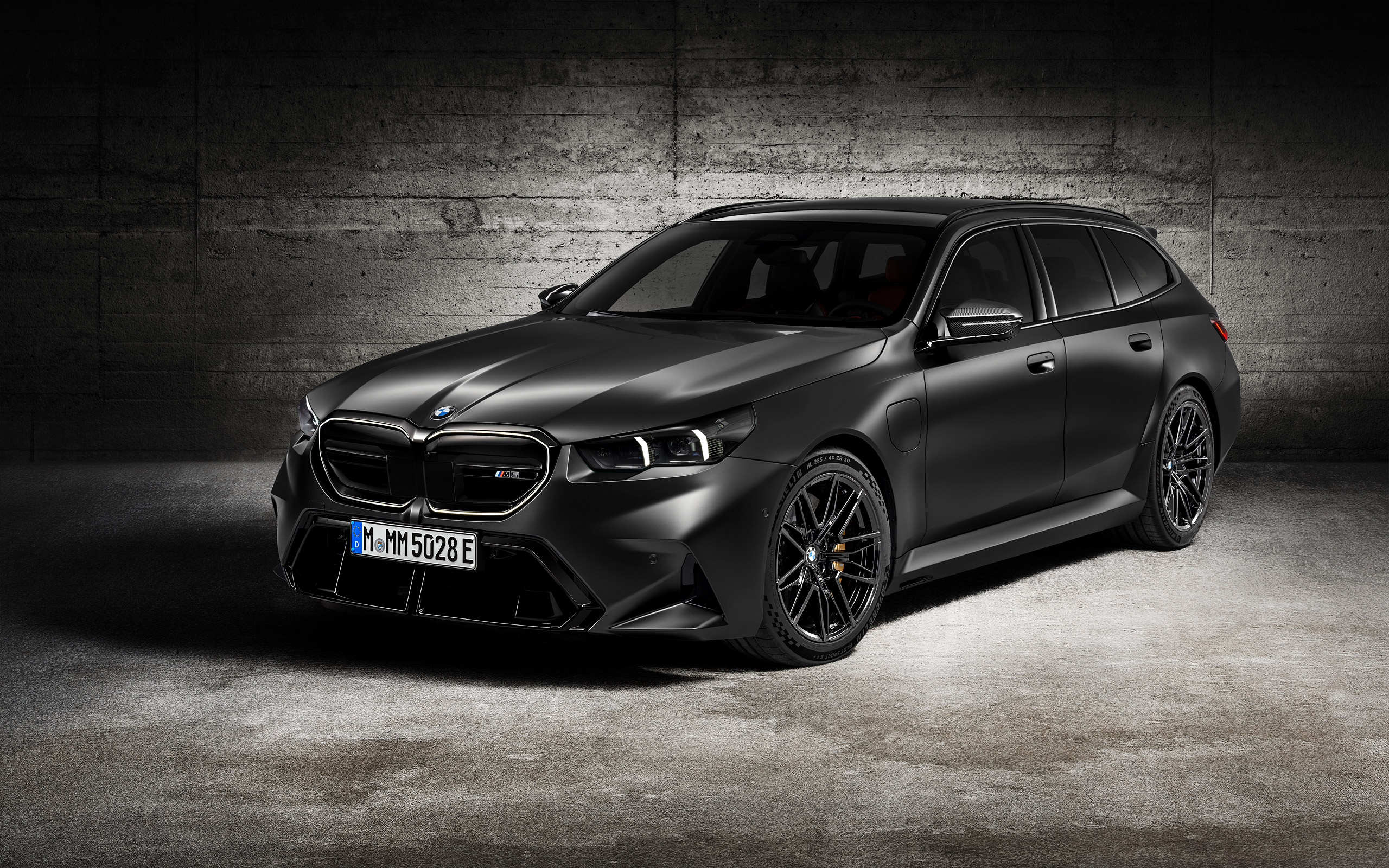  2025 BMW M5 Touring Wallpaper.