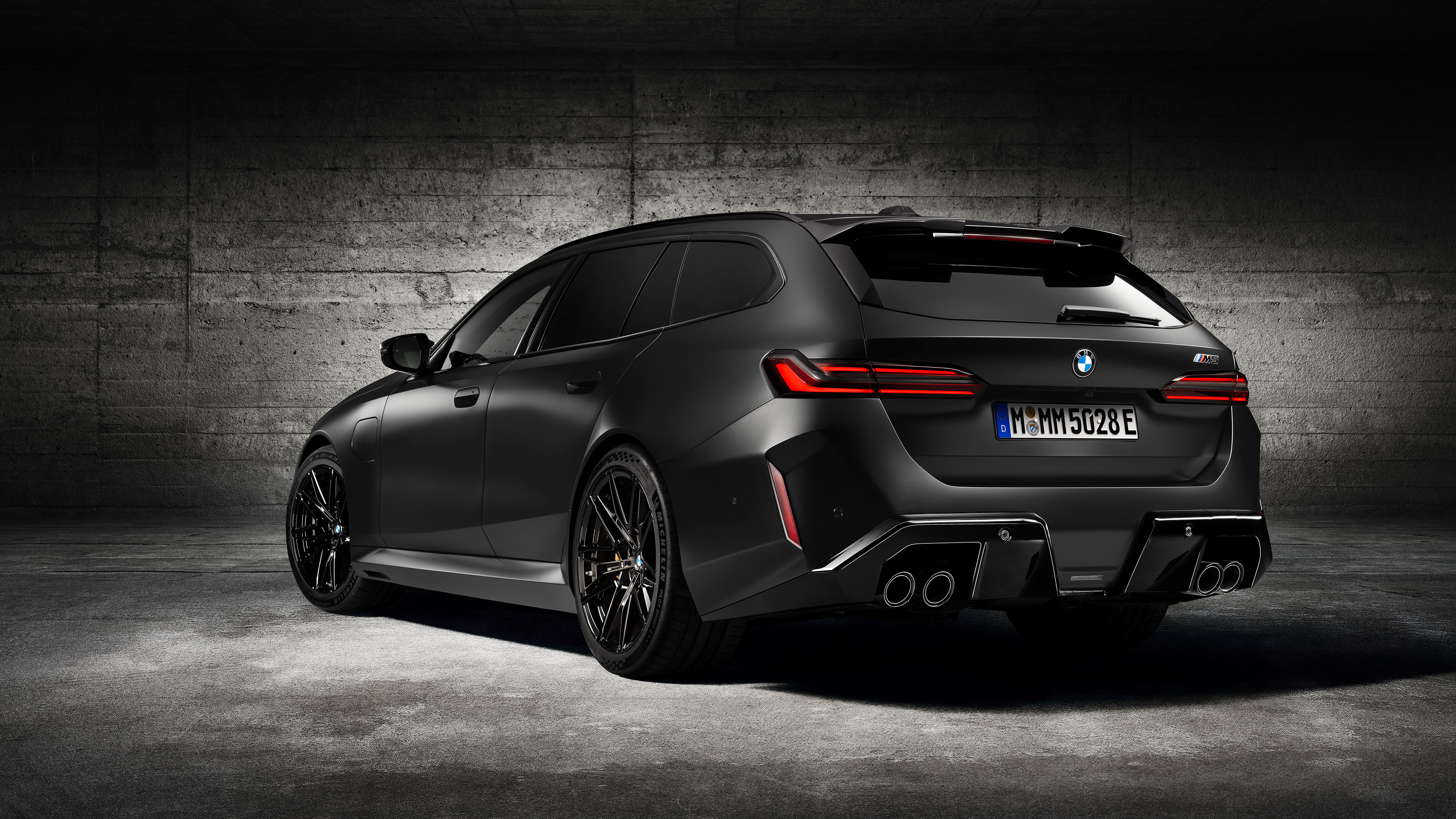  2025 BMW M5 Touring Wallpaper.