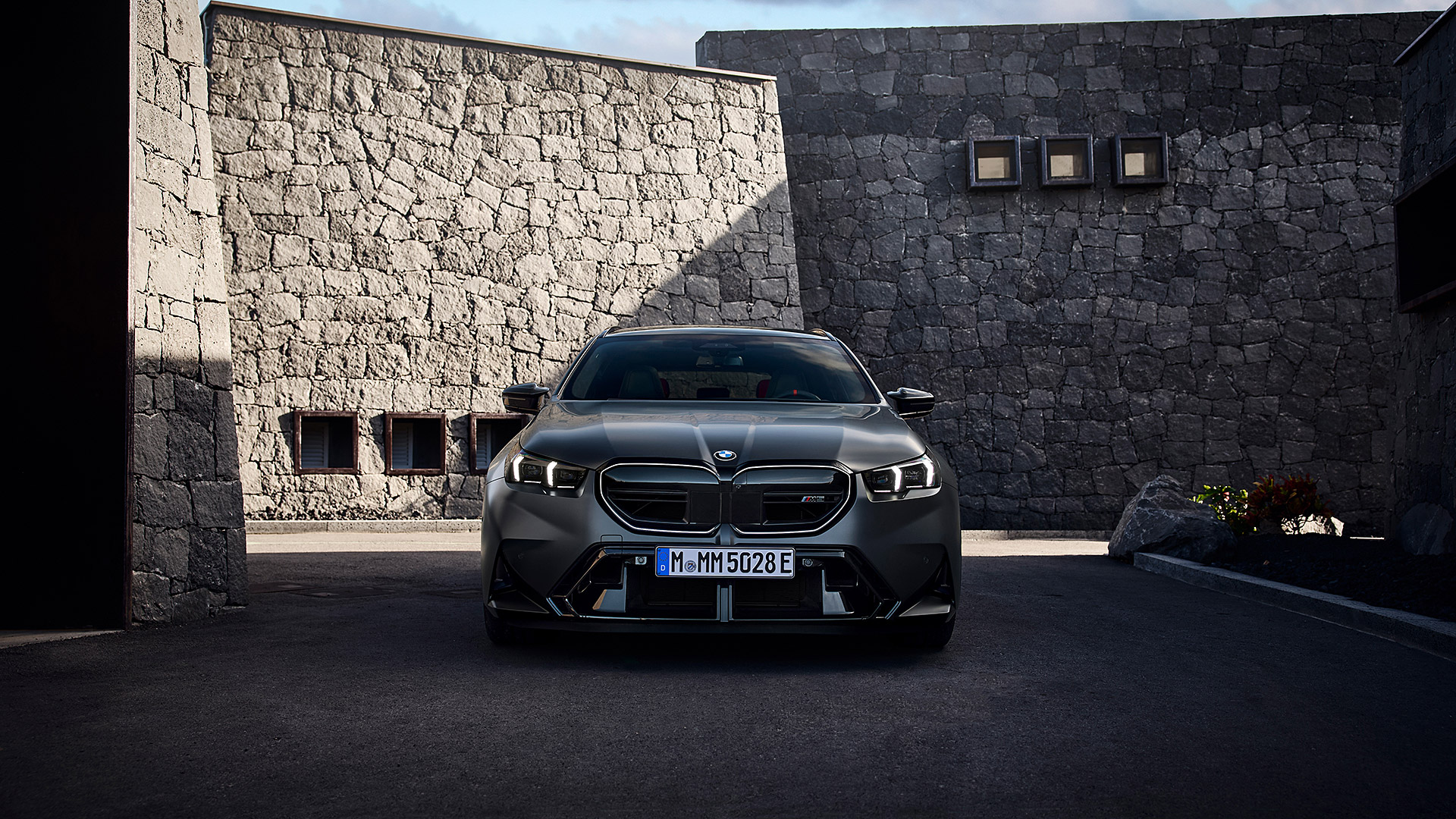  2025 BMW M5 Touring Wallpaper.