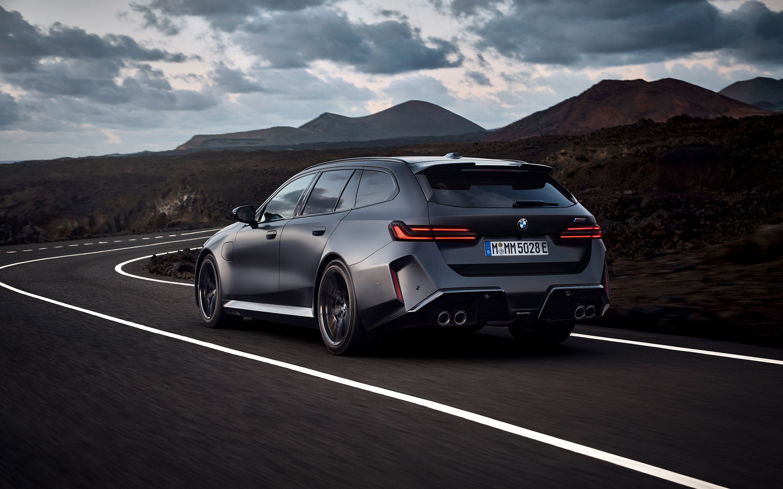  2025 BMW M5 Touring Wallpaper.