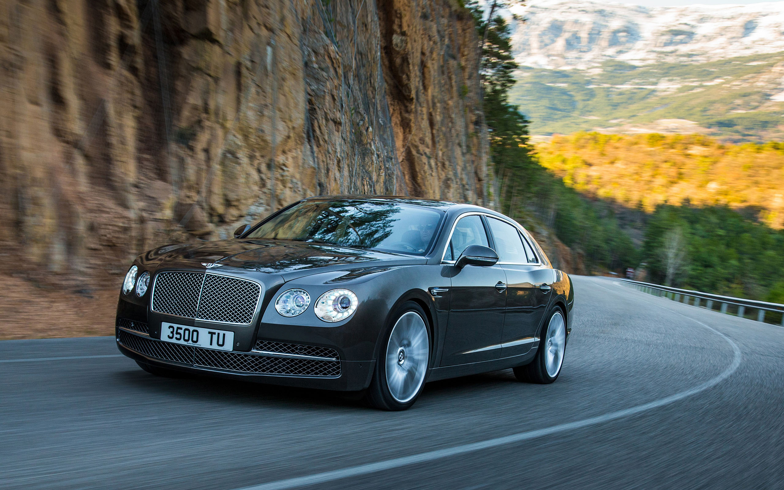  2014 Bentley Flying Spur Wallpaper.