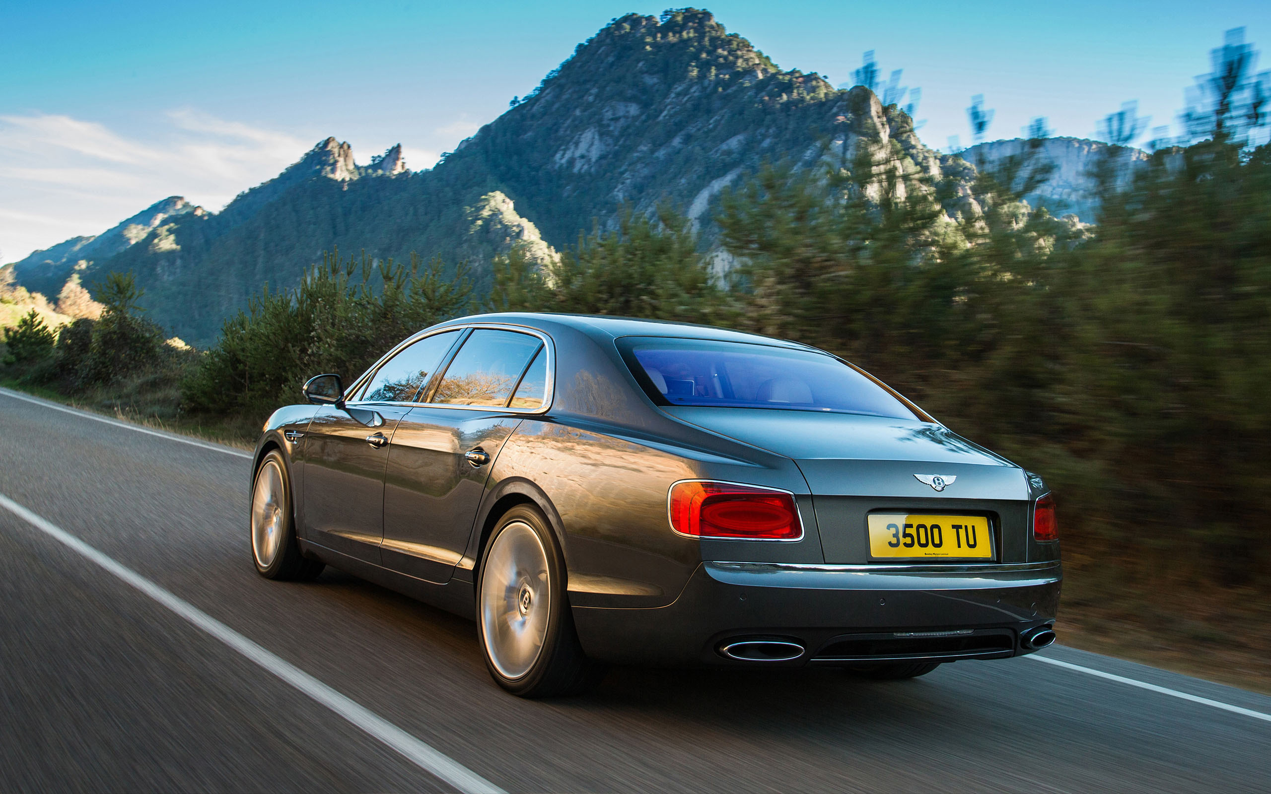  2014 Bentley Flying Spur Wallpaper.