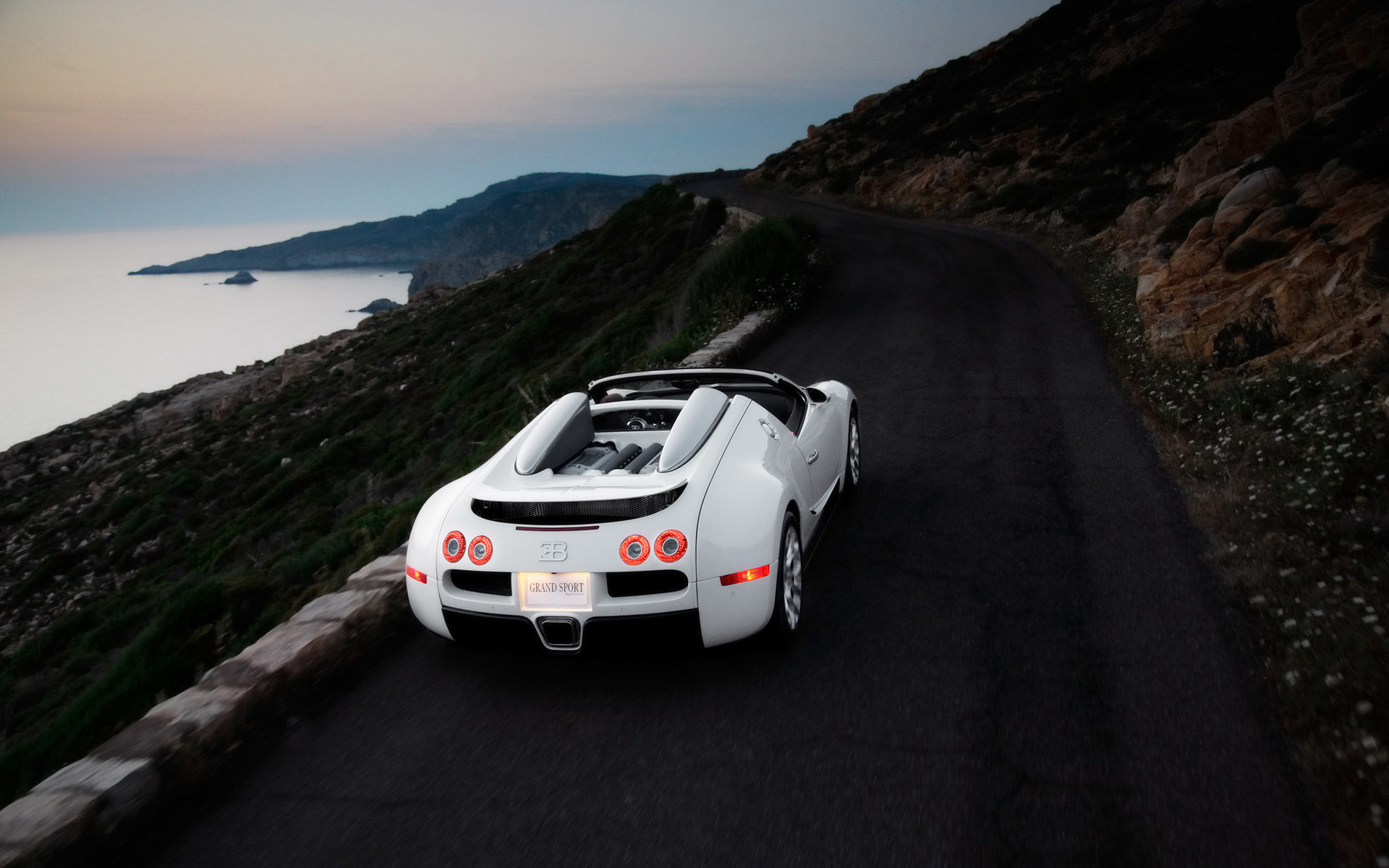  2009 Bugatti Veyron 16-4 Grand Sport Wallpaper.