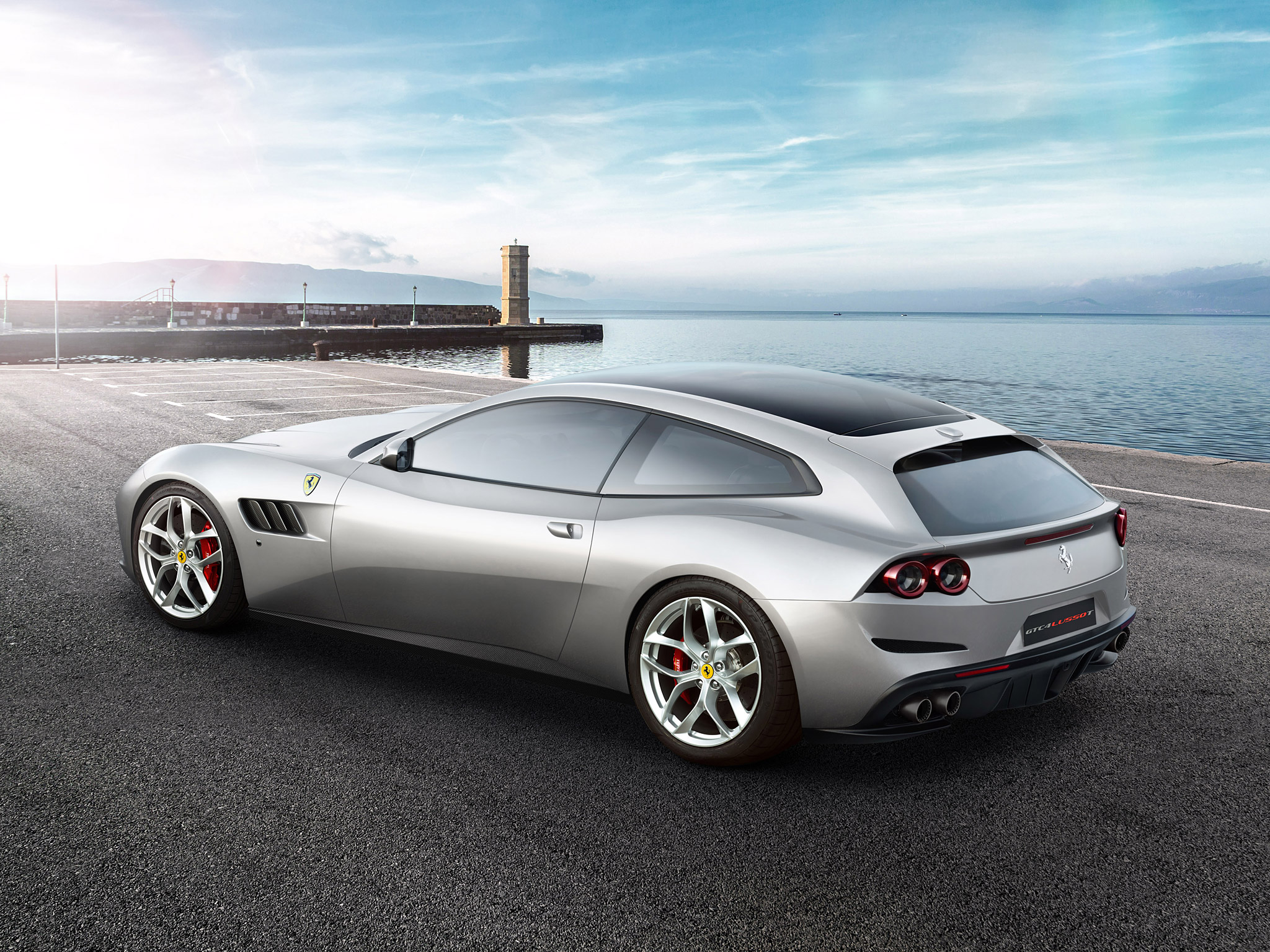  2017 Ferrari GTC4 Lusso T Wallpaper.