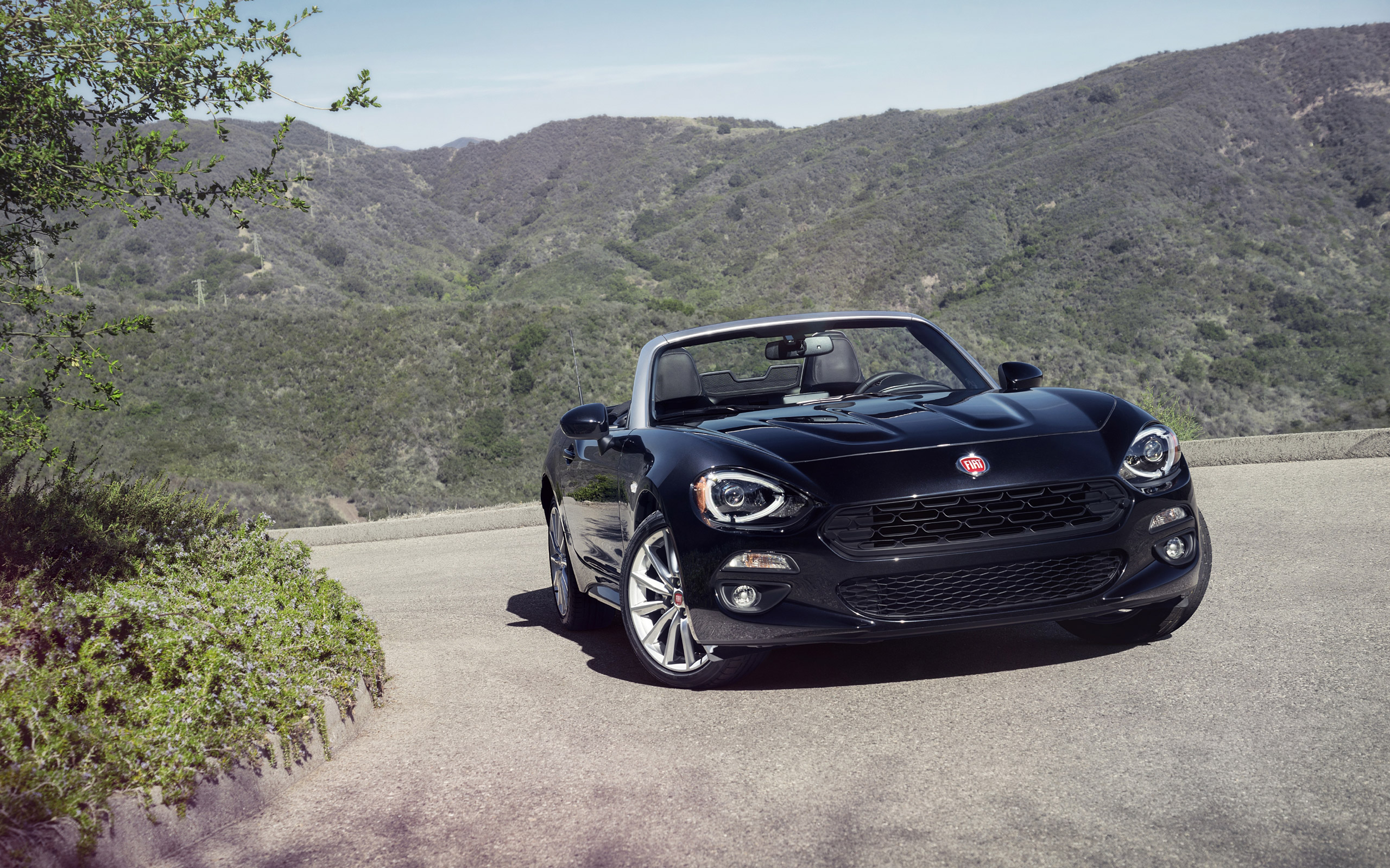  2017 Fiat 124 Spider Wallpaper.