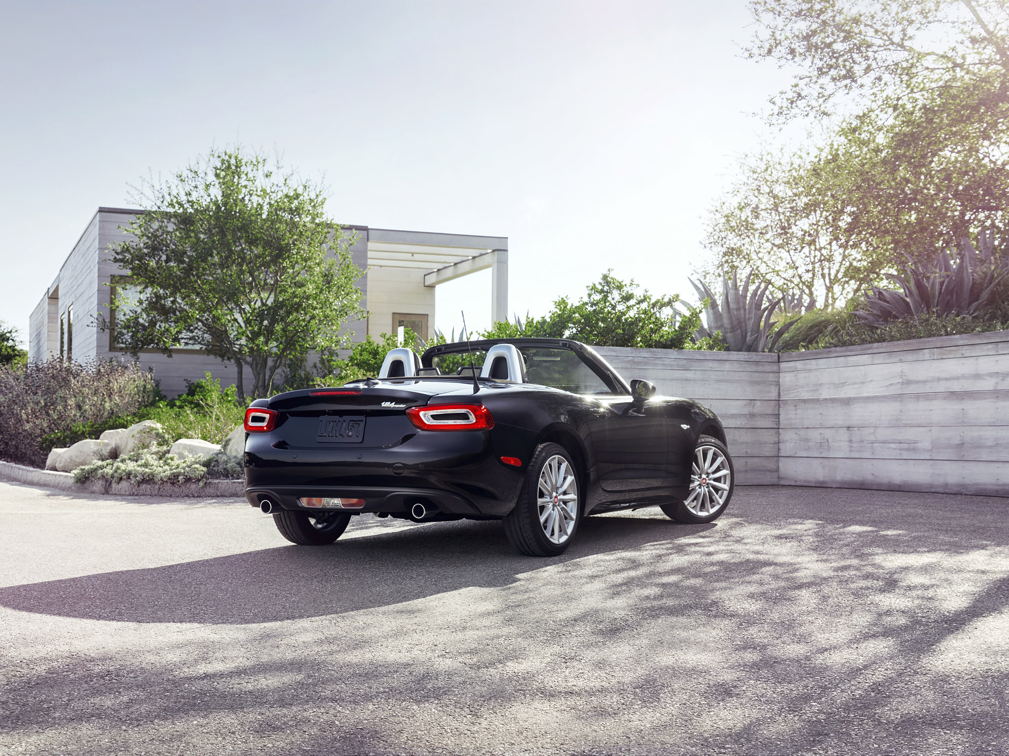  2017 Fiat 124 Spider Wallpaper.