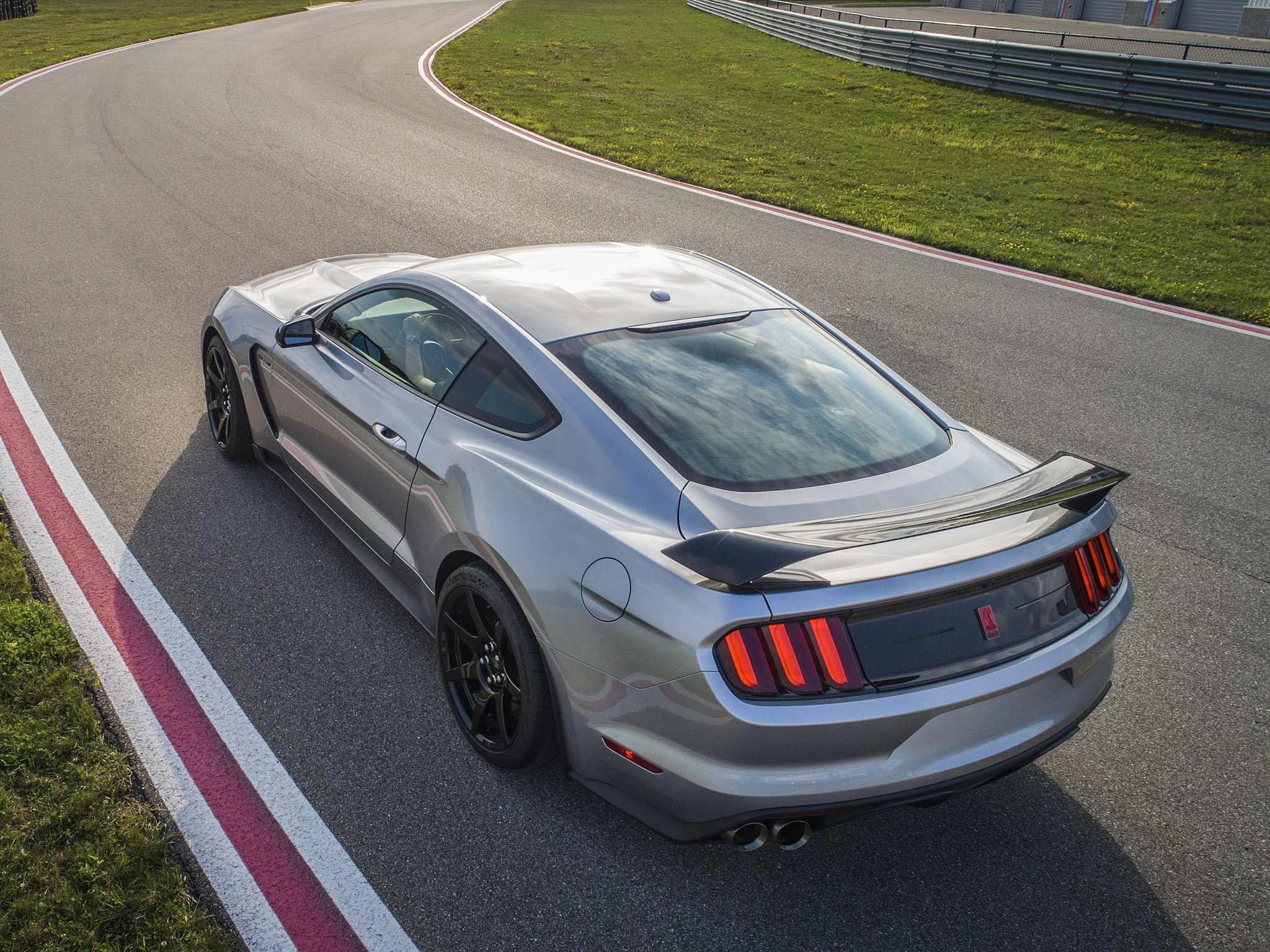  2020 Ford Mustang Shelby GT350R Wallpaper.