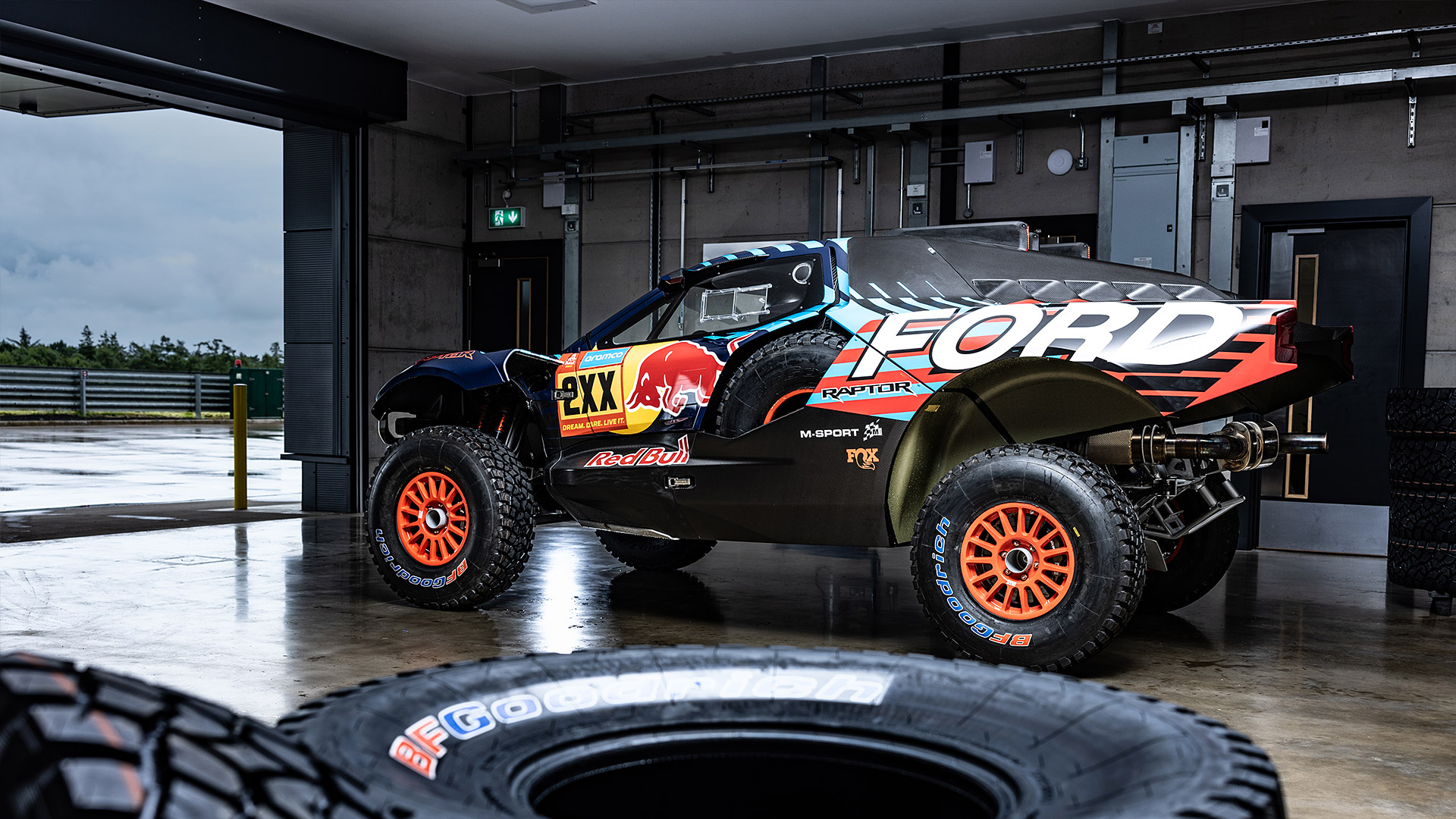  2025 Ford Raptor T1 Dakar Rally Wallpaper.