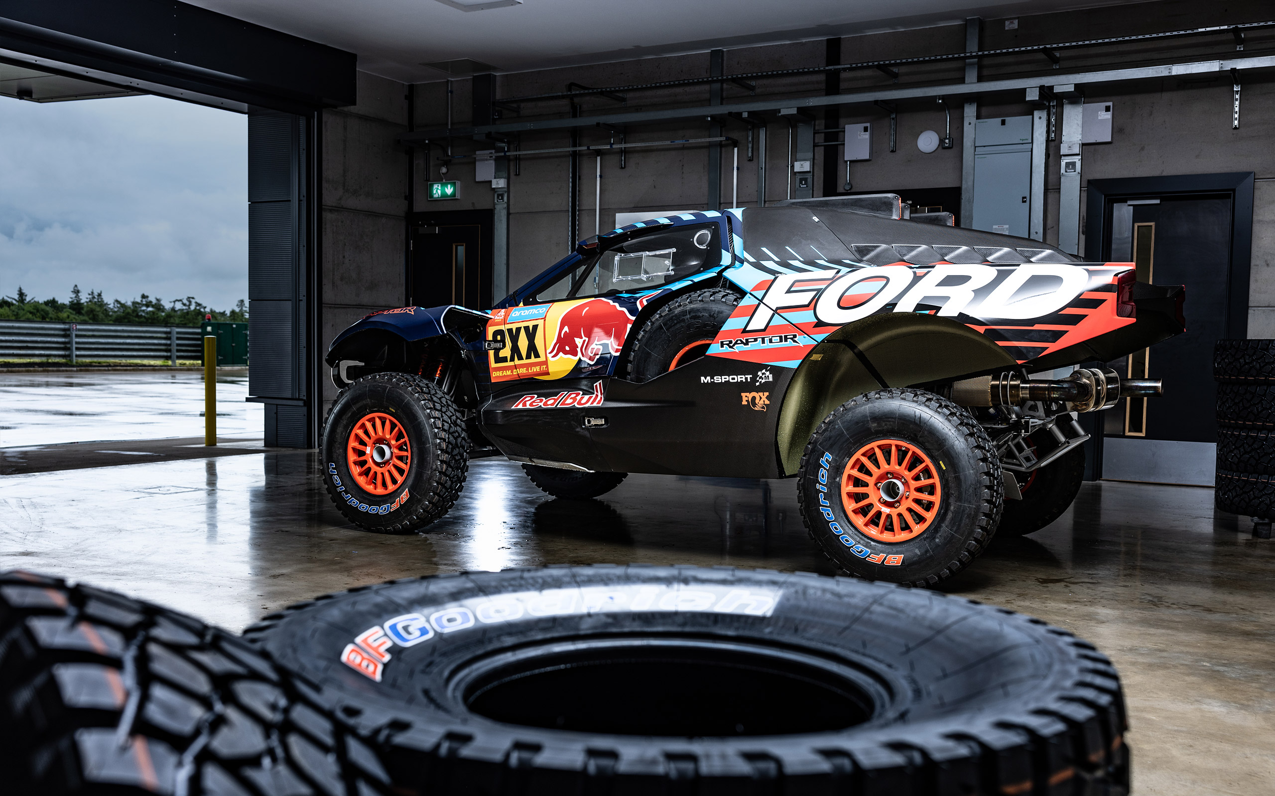  2025 Ford Raptor T1 Dakar Rally Wallpaper.