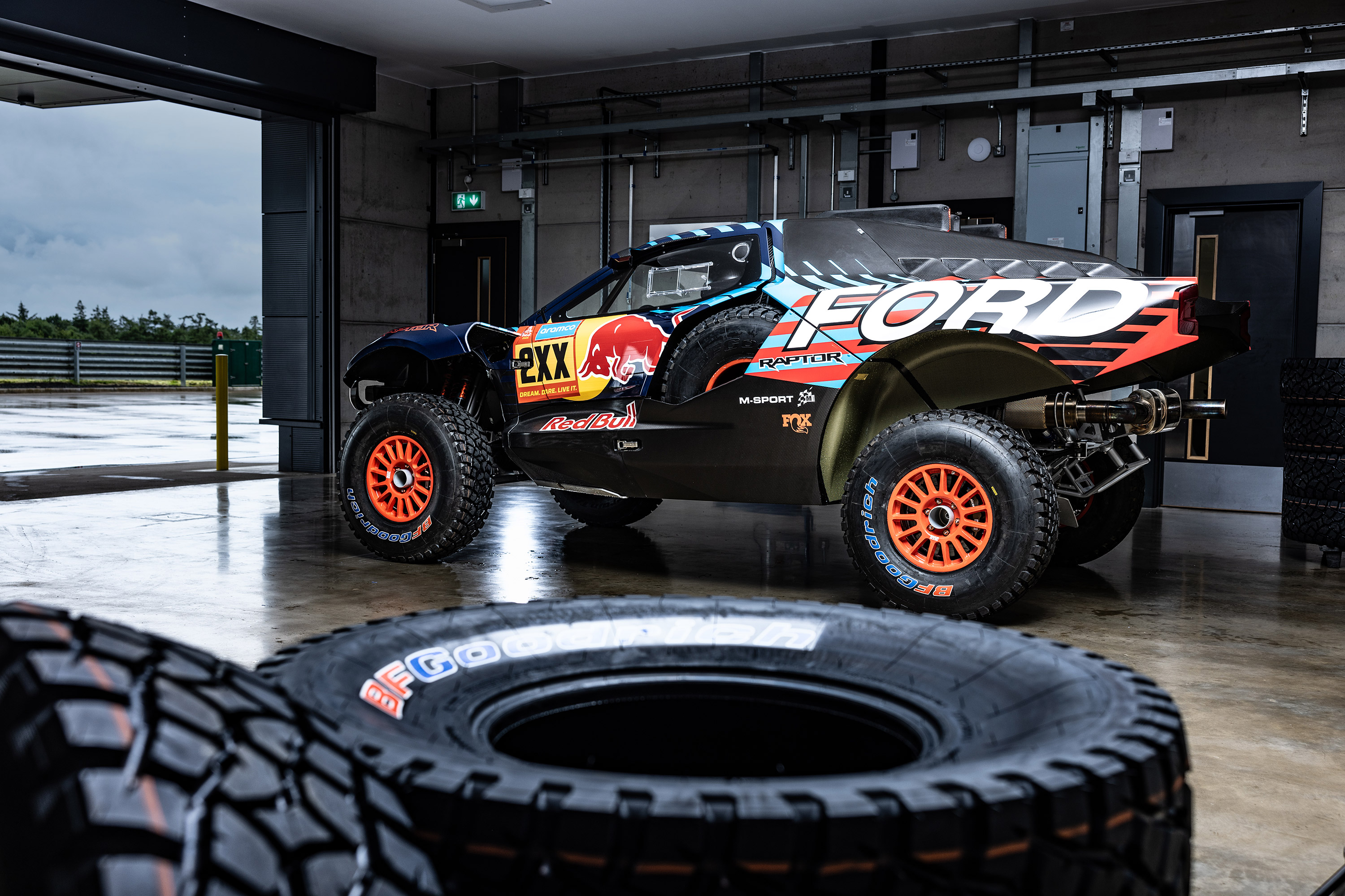  2025 Ford Raptor T1 Dakar Rally Wallpaper.