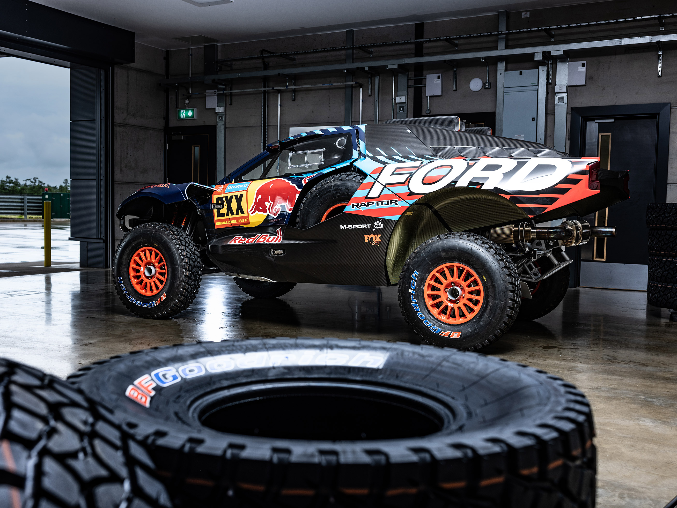  2025 Ford Raptor T1 Dakar Rally Wallpaper.