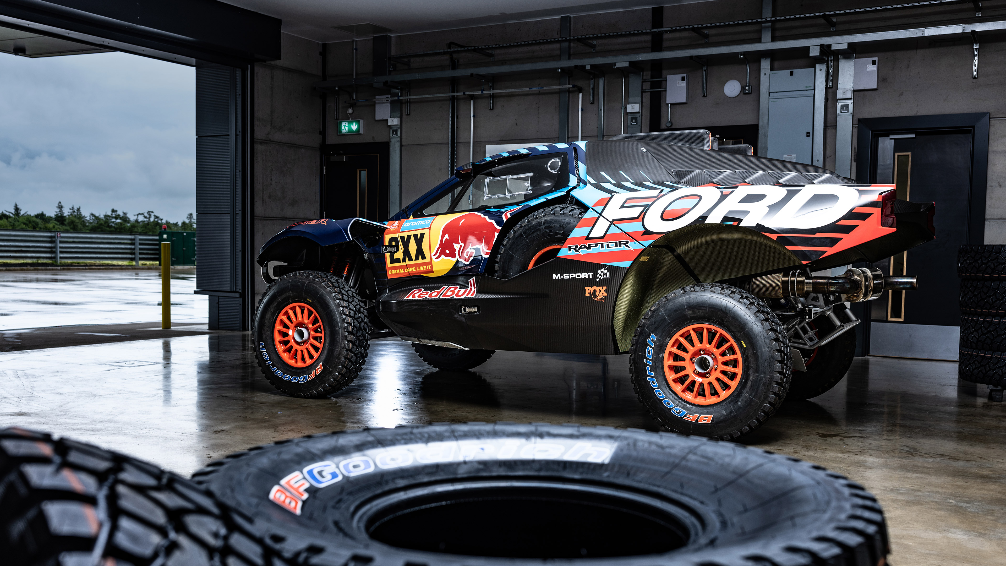  2025 Ford Raptor T1 Dakar Rally Wallpaper.