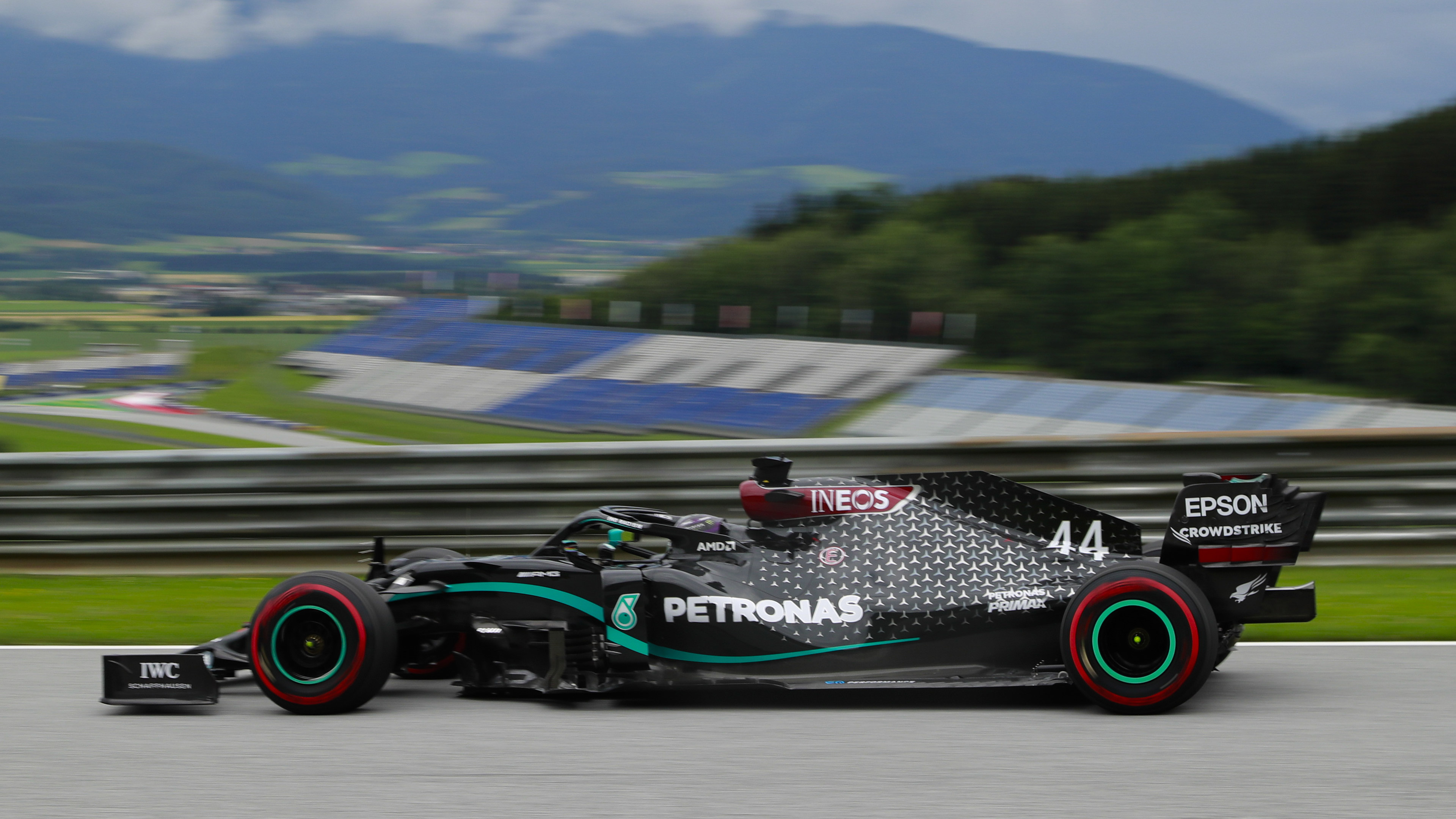 20 лошадиных сил. Mercedes AMG f1 2020. Mercedes w11 f1. Mercedes f1 2020 Black livery. Mercedes AMG Petronas f1 2020.