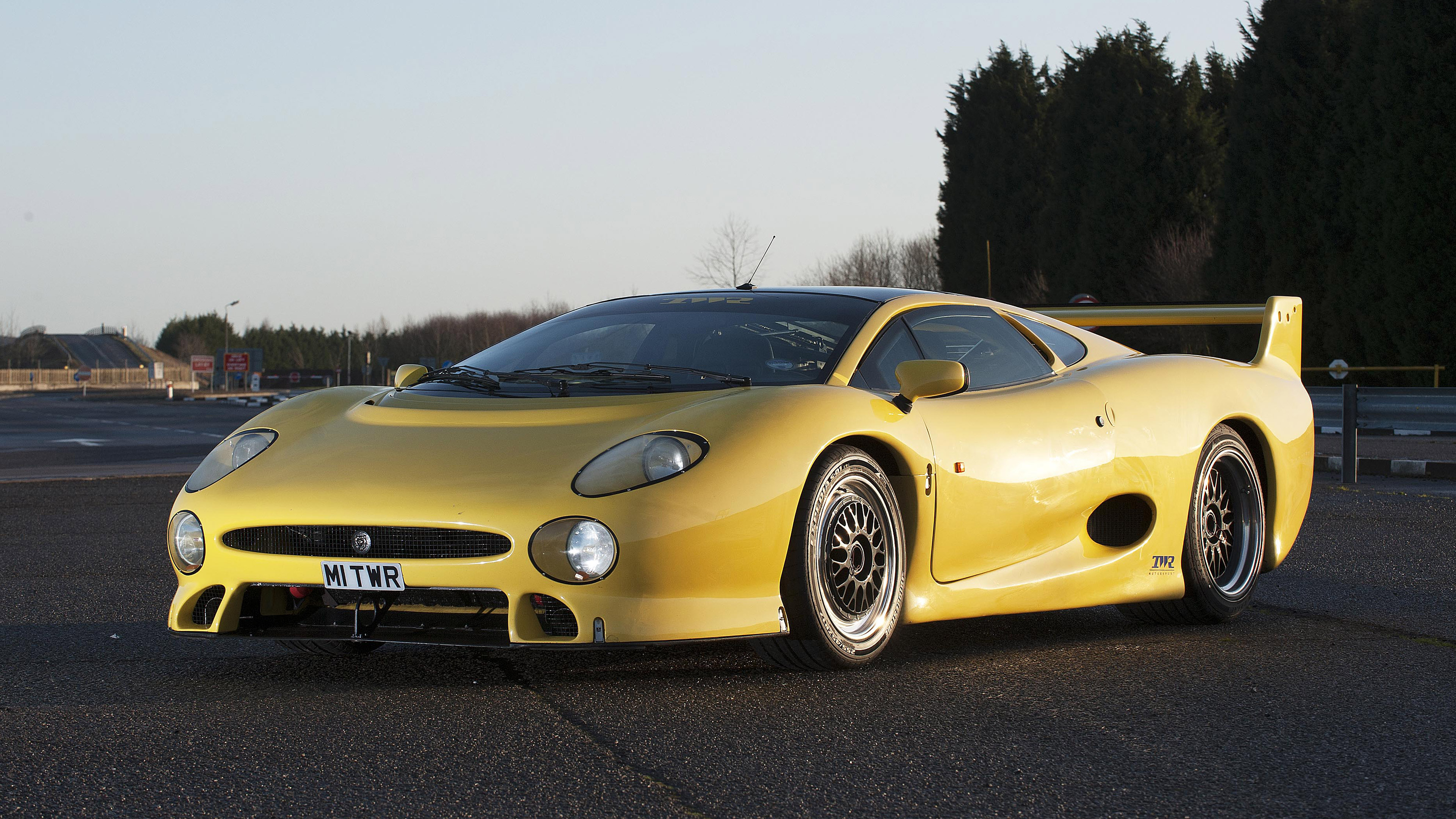  1994 Jaguar XJ220S Wallpaper.