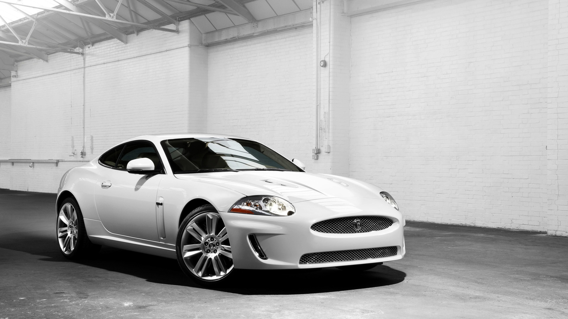  2010 Jaguar XKR Wallpaper.