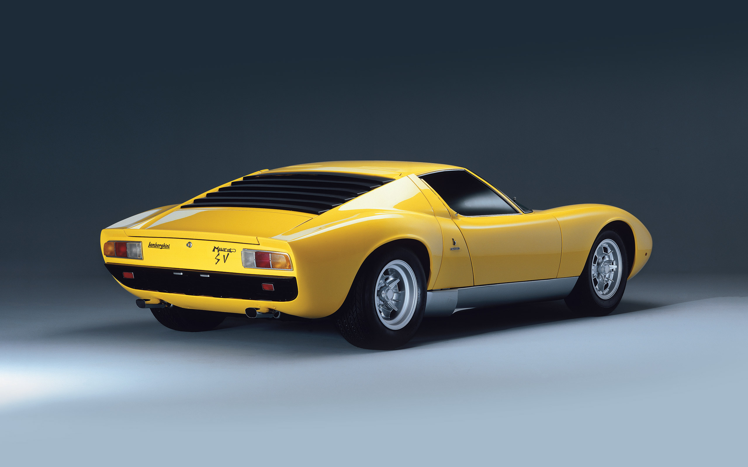  1971 Lamborghini Miura SV Wallpaper.