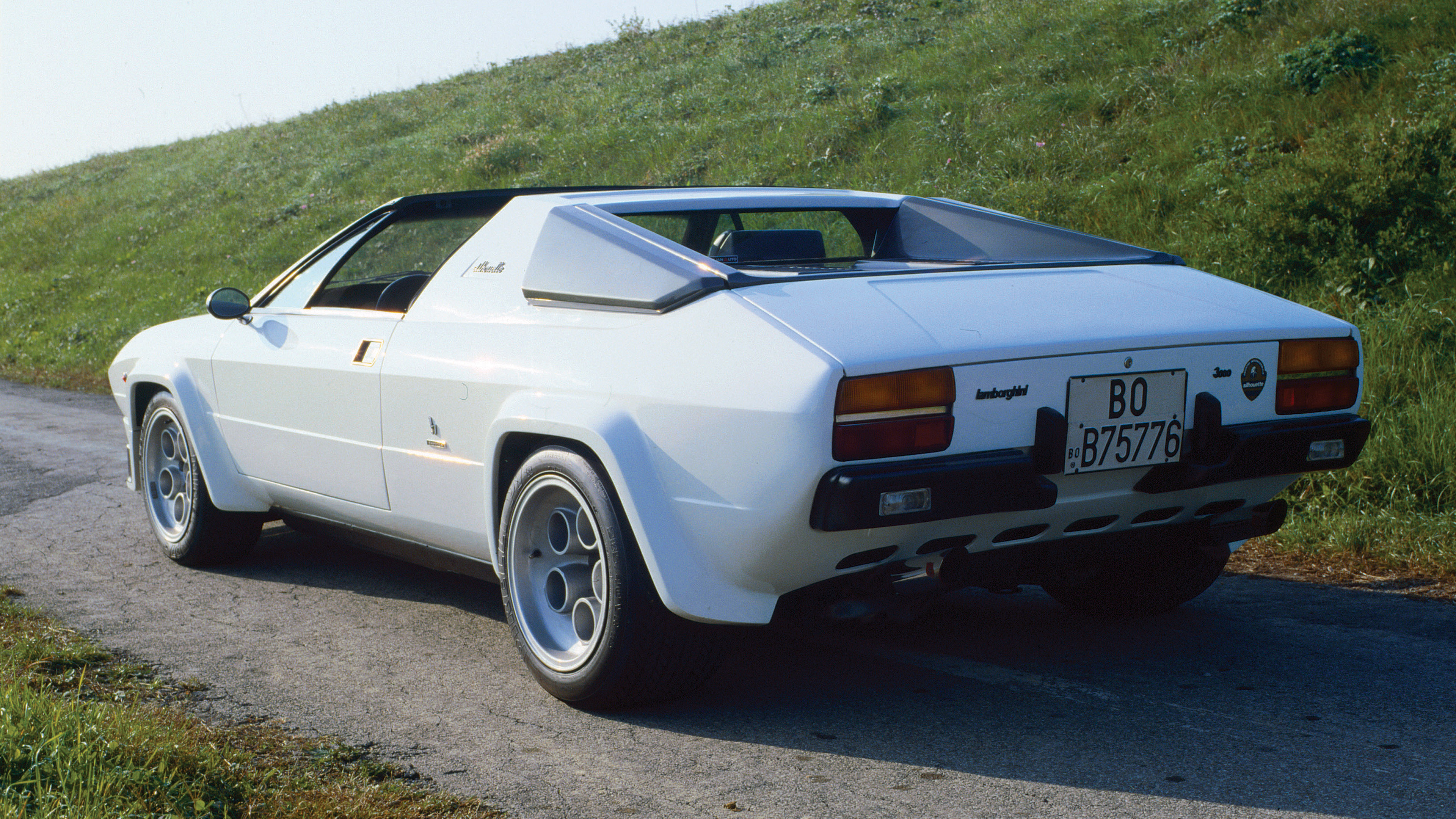  1976 Lamborghini Silhouette P300 Wallpaper.