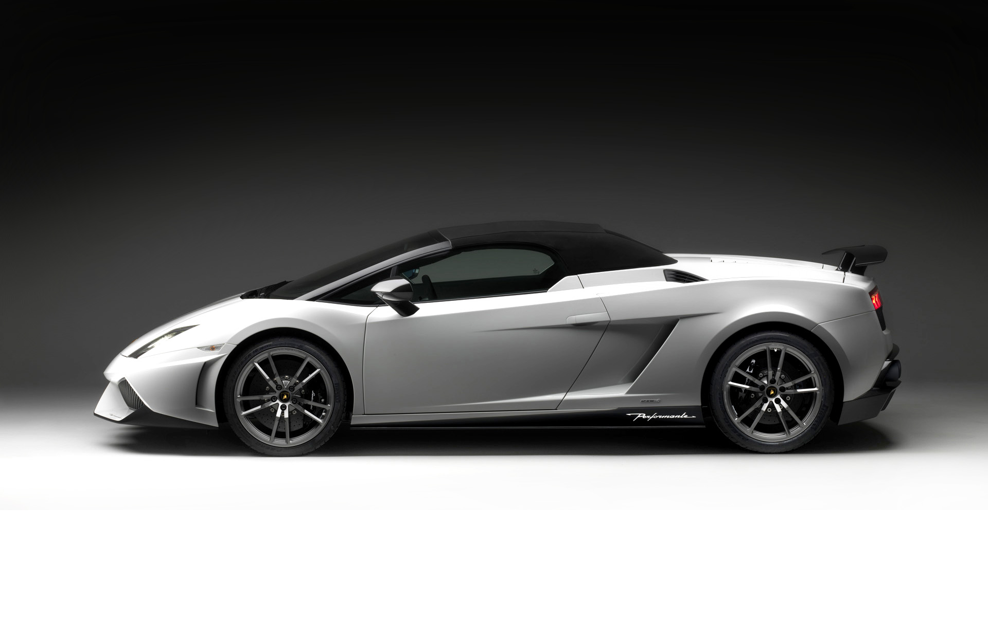  2011 Lamborghini Gallardo LP570-4 Spyder Performante Wallpaper.