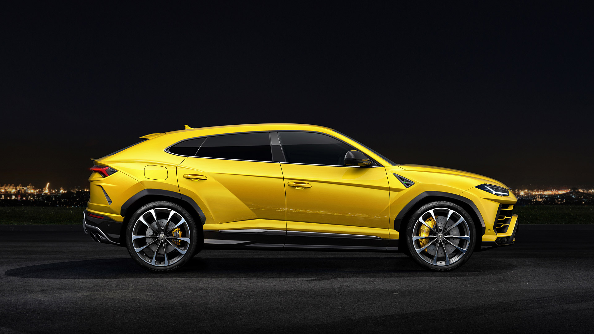  2019 Lamborghini Urus Wallpaper.